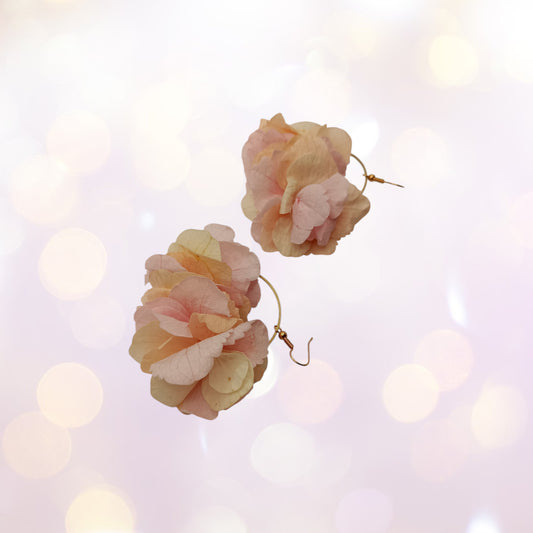 Boucles d'oreilles fleurs séchées mariage Voluptueuse rose/crème