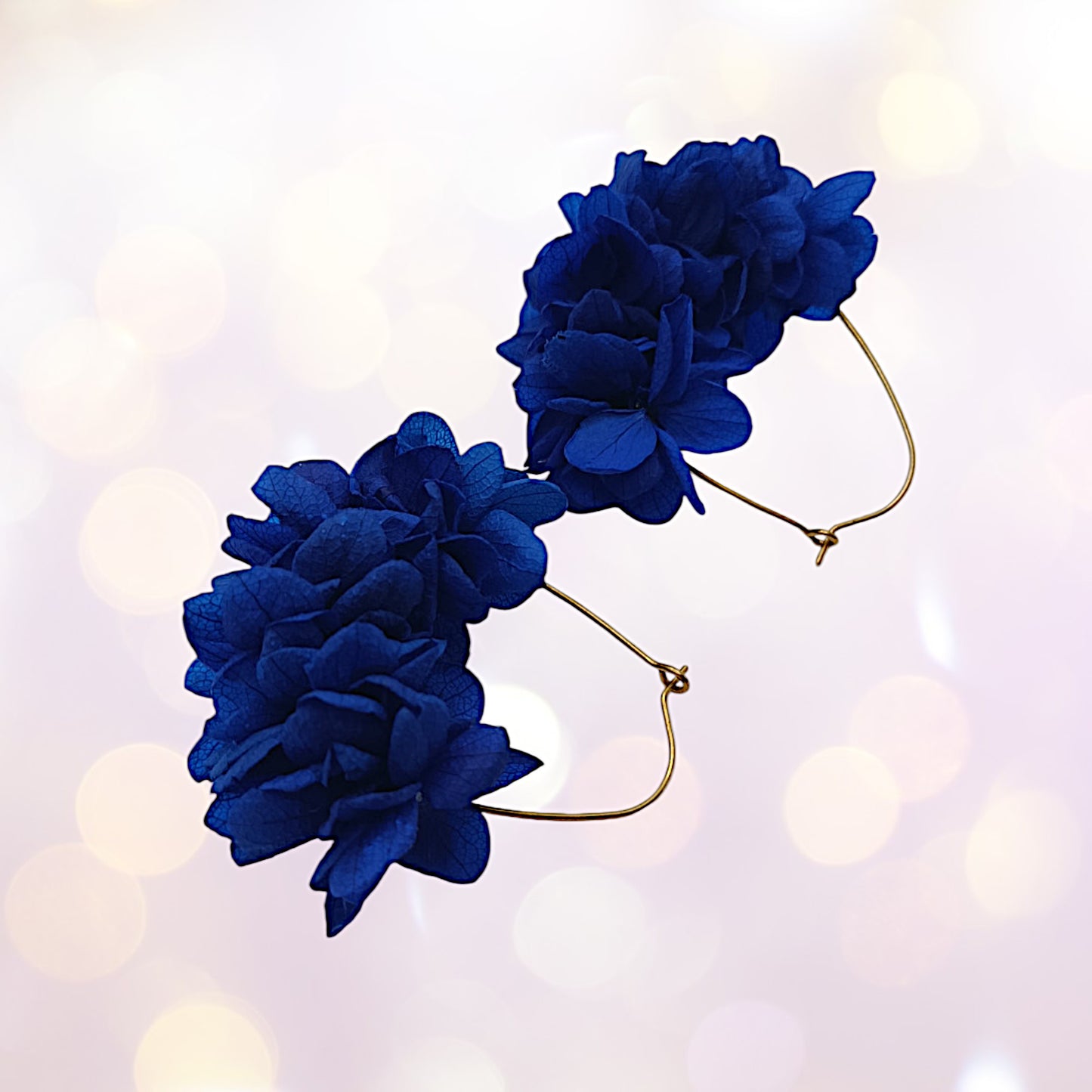 Boucles d'oreilles dormeuse fleurs séchées mariage bleu éléctrique