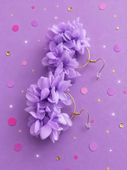 Coffret cadeau demoiselle d'honneur avec bracelet jonc et boucles d'oreilles créoles en hortensia violet lilas