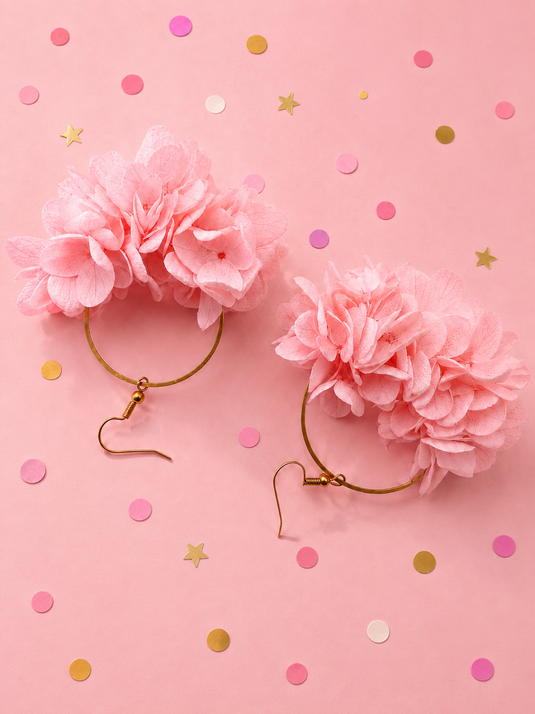 Coffret cadeau demoiselle d'honneur avec bracelet jonc et boucles d'oreilles créoles en hortensia rose poudré