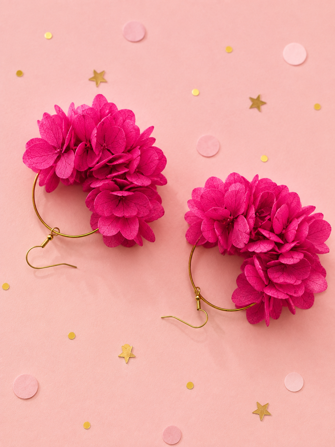 Coffret cadeau demoiselle d'honneur avec bracelet jonc et boucles d'oreilles créoles en hortensia rose fuchsia
