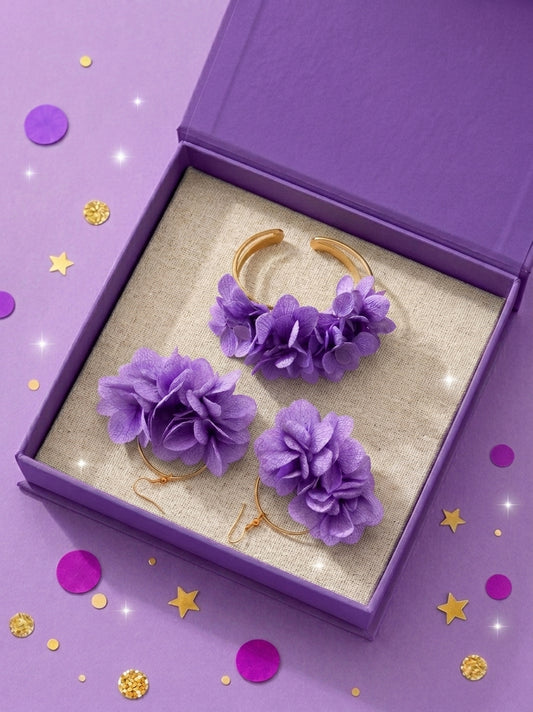 Coffret cadeau demoiselle d'honneur avec bracelet jonc et boucles d'oreilles créoles en hortensia violet lilas