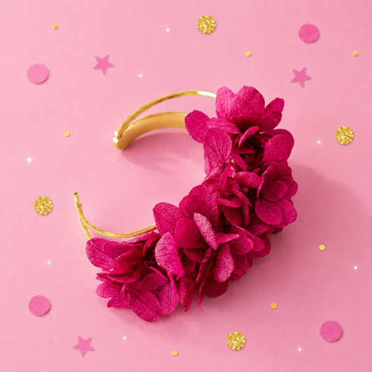 Coffret cadeau demoiselle d'honneur avec bracelet jonc et boucles d'oreilles créoles en hortensia rose framboise
