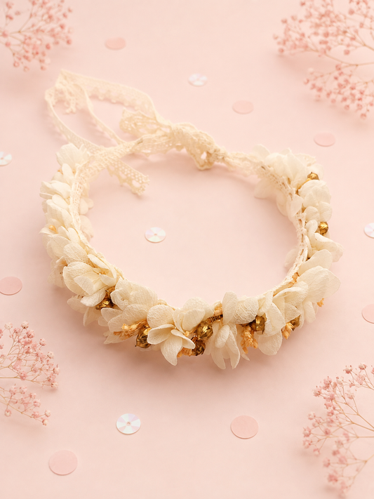 Couronne de fleurs sechees et stabilisees sur ruban de dentelle blanc ivoire creme et dore pour mariage enfant et adulte