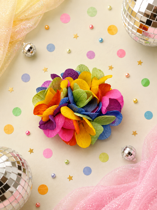 Barrette crocodile ronde 5cm en hortensia stabilise multicolore arc en ciel pour coiffure de mariage