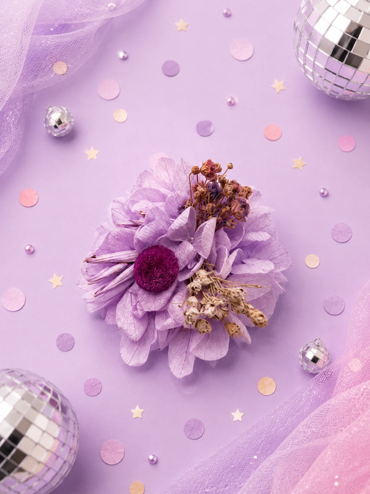 Barrette crocodile ronde 5cm en hortensia stabilise lilas violet et fleurs sechees pour coiffure de mariage