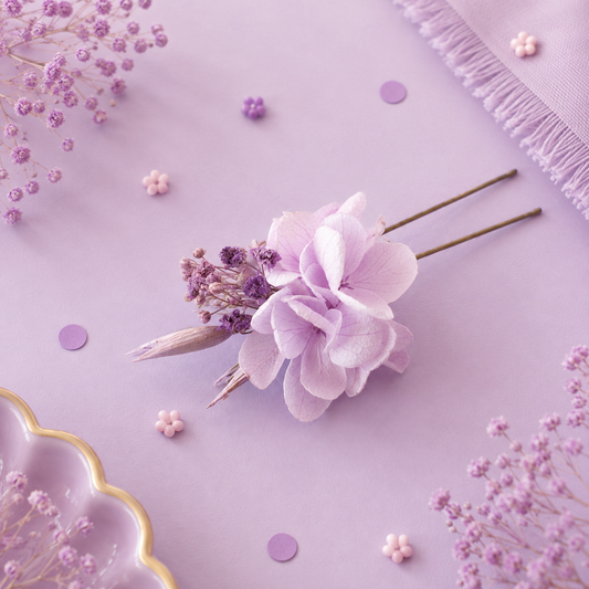 Pique a chignon de mariage en metal avec fleurs sechees et hortensia stabilise teintes violet et lilas