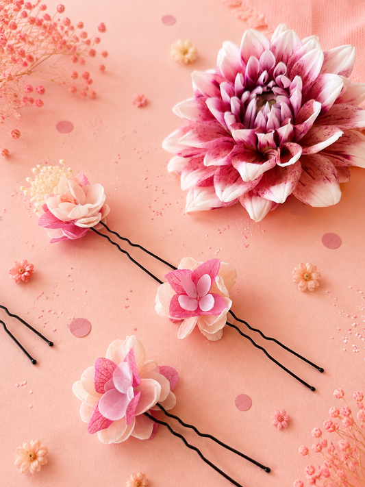 Pique a chignon de mariage en metal avec fleurs d hortensia stabilise teintes rose fuchsia et blanc