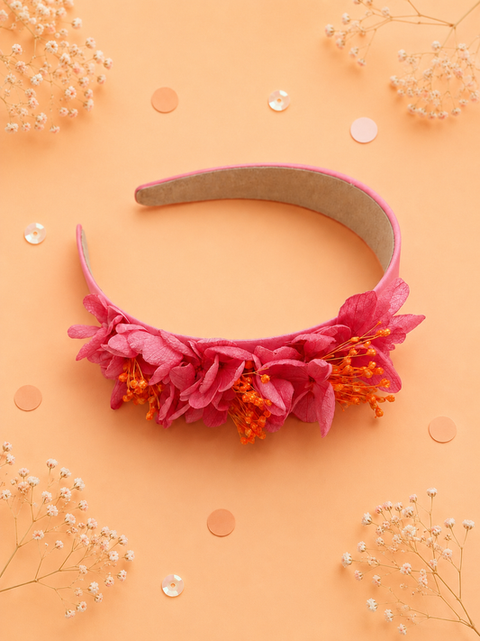 Serre-tete de mariage en tissu fuchsia avec fleurs d hortensia stabilise teintes fuchsia et details orange